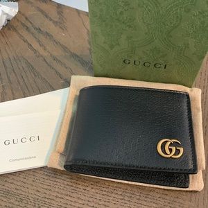 Mens Black Gucci GG Marmont leather bi-fold wallet New Italy